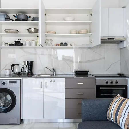 Rosemont - Stylish W Balcony In Larnaka