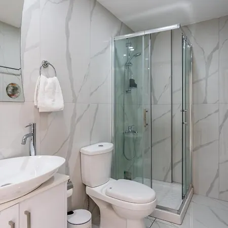 Rosemont - Stylish W Balcony In