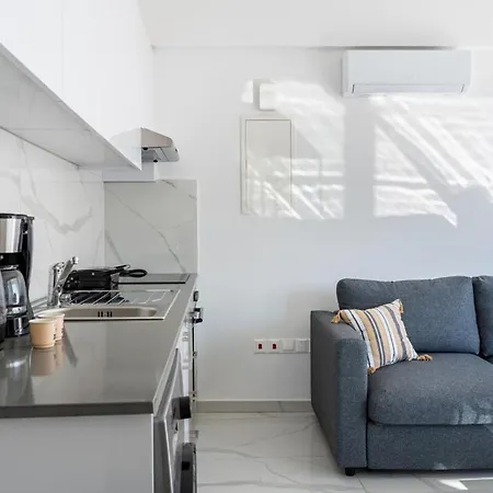 Rosemont - Stylish W Balcony In Larnaca