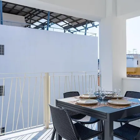 Rosemont - Stylish W Balcony In Διαμέρισμα