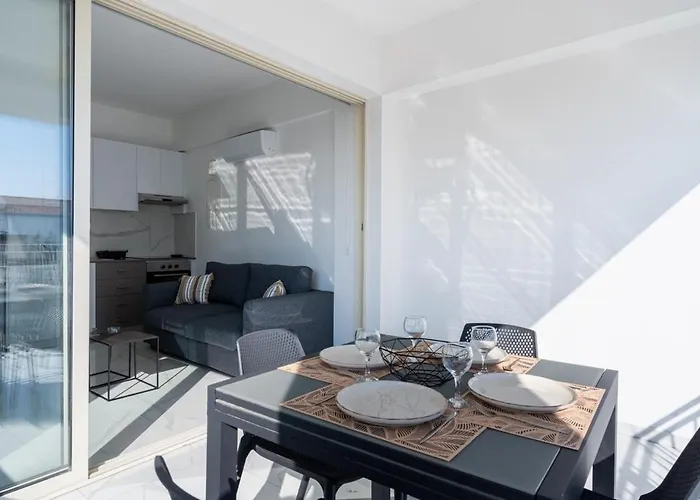 Apartmán Rosemont - Stylish W Balcony In Larnaca