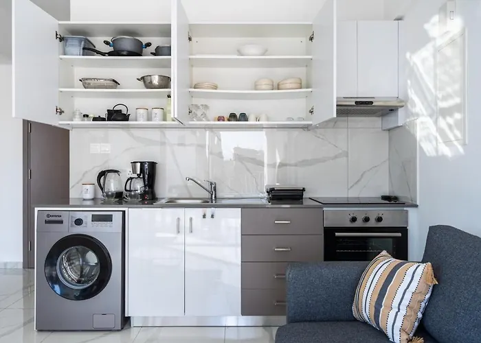 Rosemont - Stylish W Balcony In Larnaca