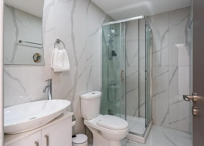 Rosemont - Stylish W Balcony In