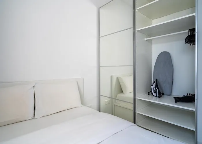 Rosemont - Stylish W Balcony In *