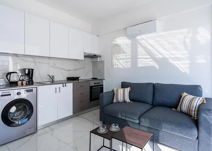 Rosemont - Stylish W Balcony In