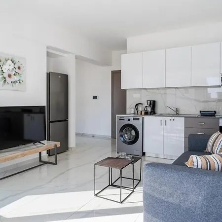 Rosemont - Stylish W Balcony In Apartament Larnaca