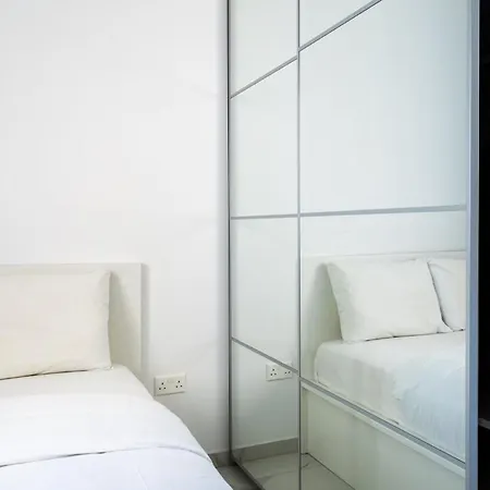 Apartament Rosemont - Stylish W Balcony In Larnaca